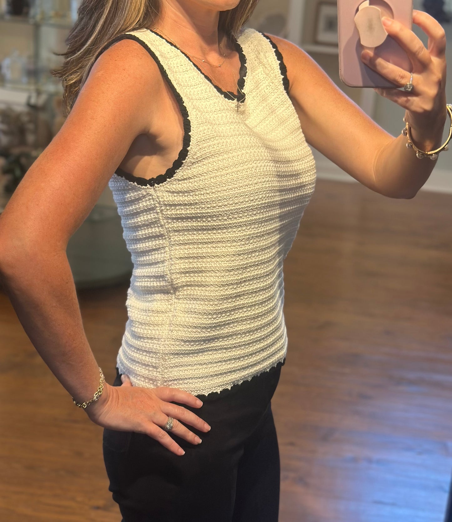 Black and White Contrast Sleeveless Sweater