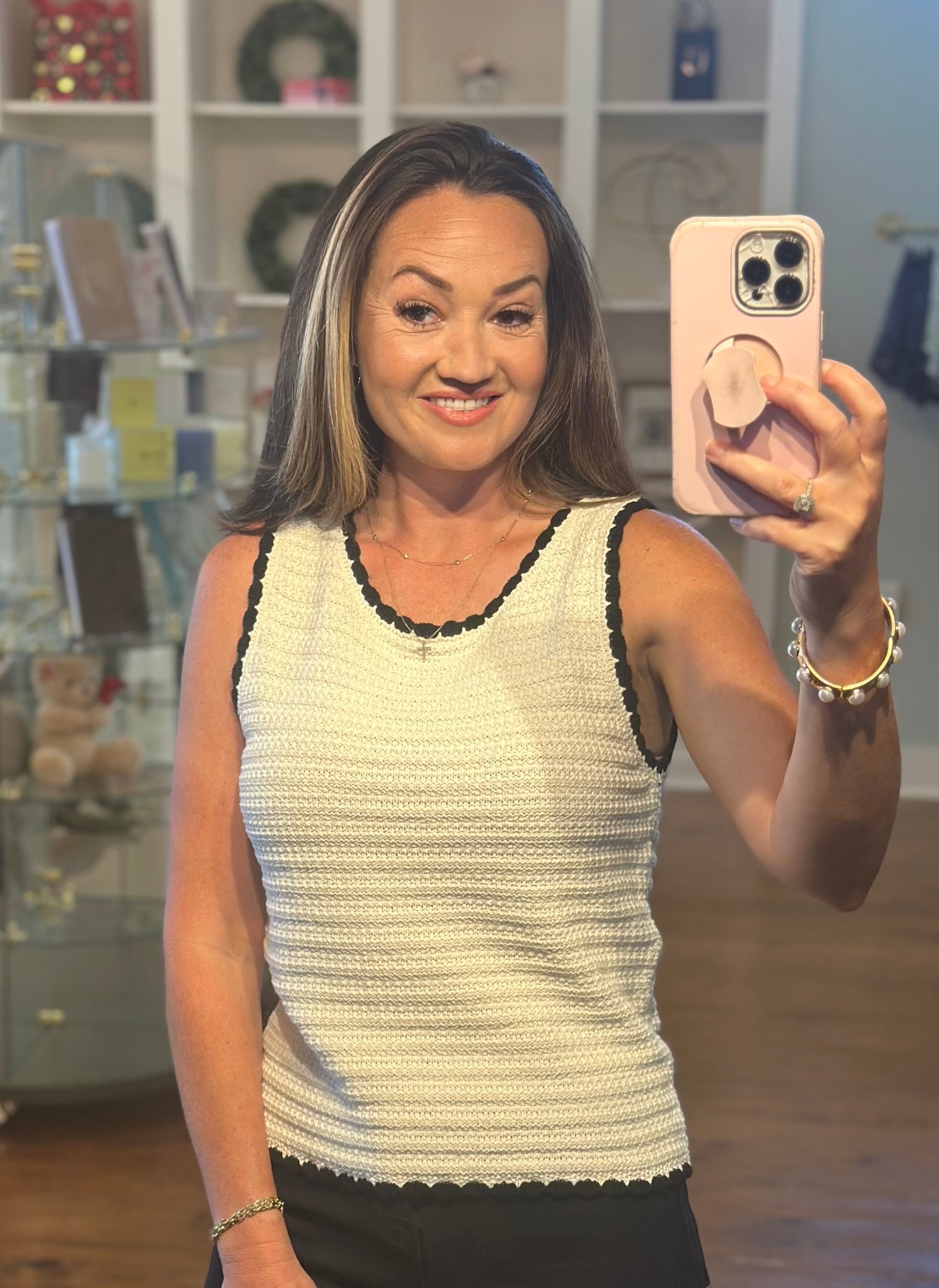 Black and White Contrast Sleeveless Sweater